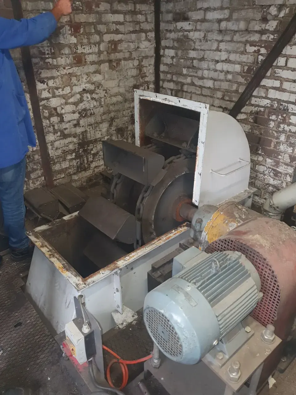 Overhaul work on bucket elevators