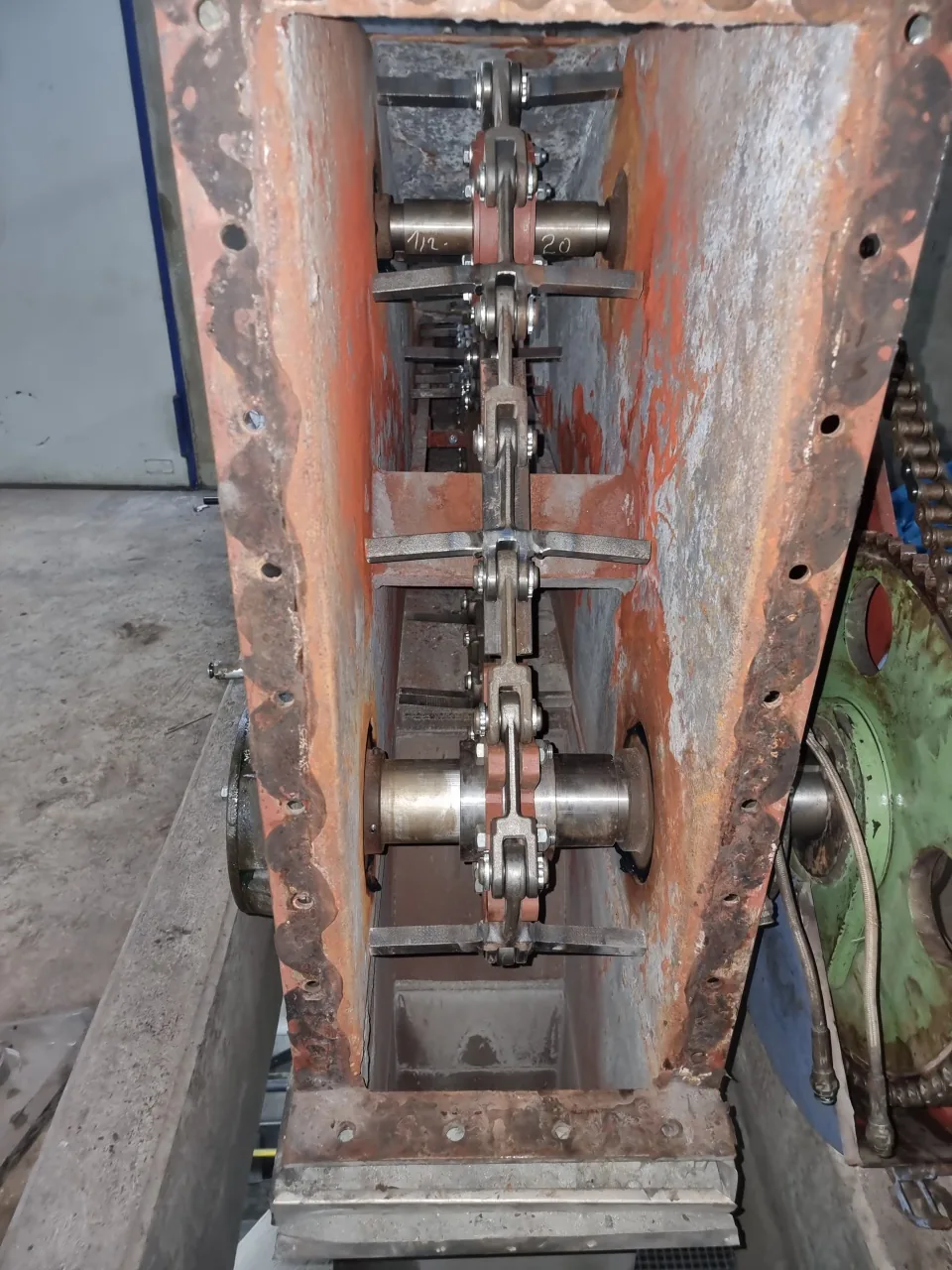 Overhaul work on chain conveyors 1