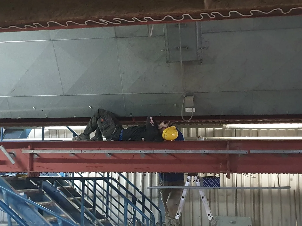 Overhaul work on drag chain conveyors 2