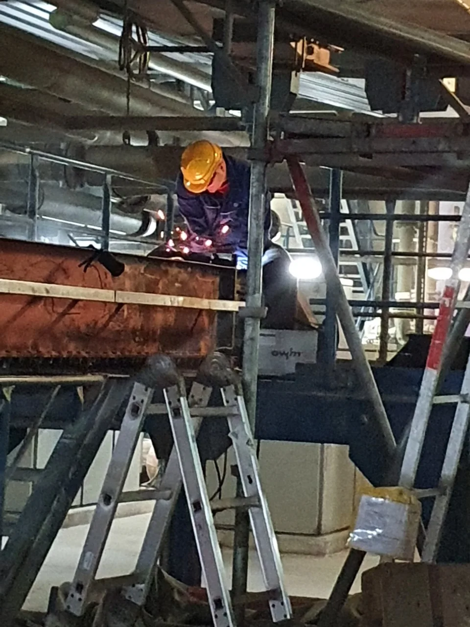 Overhaul work on drag chain conveyors 3