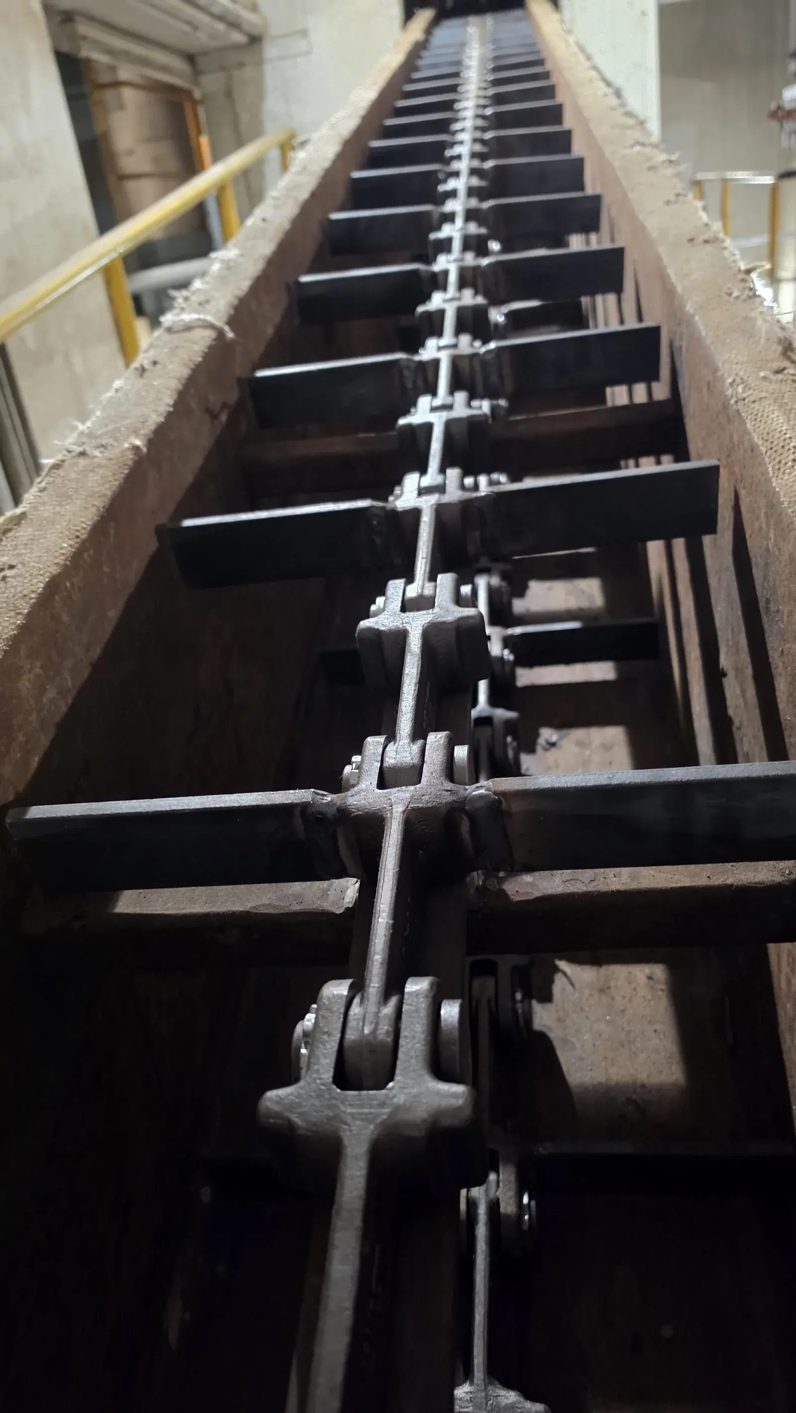 Chain conveyor trough section after fitting the new conveyor chain