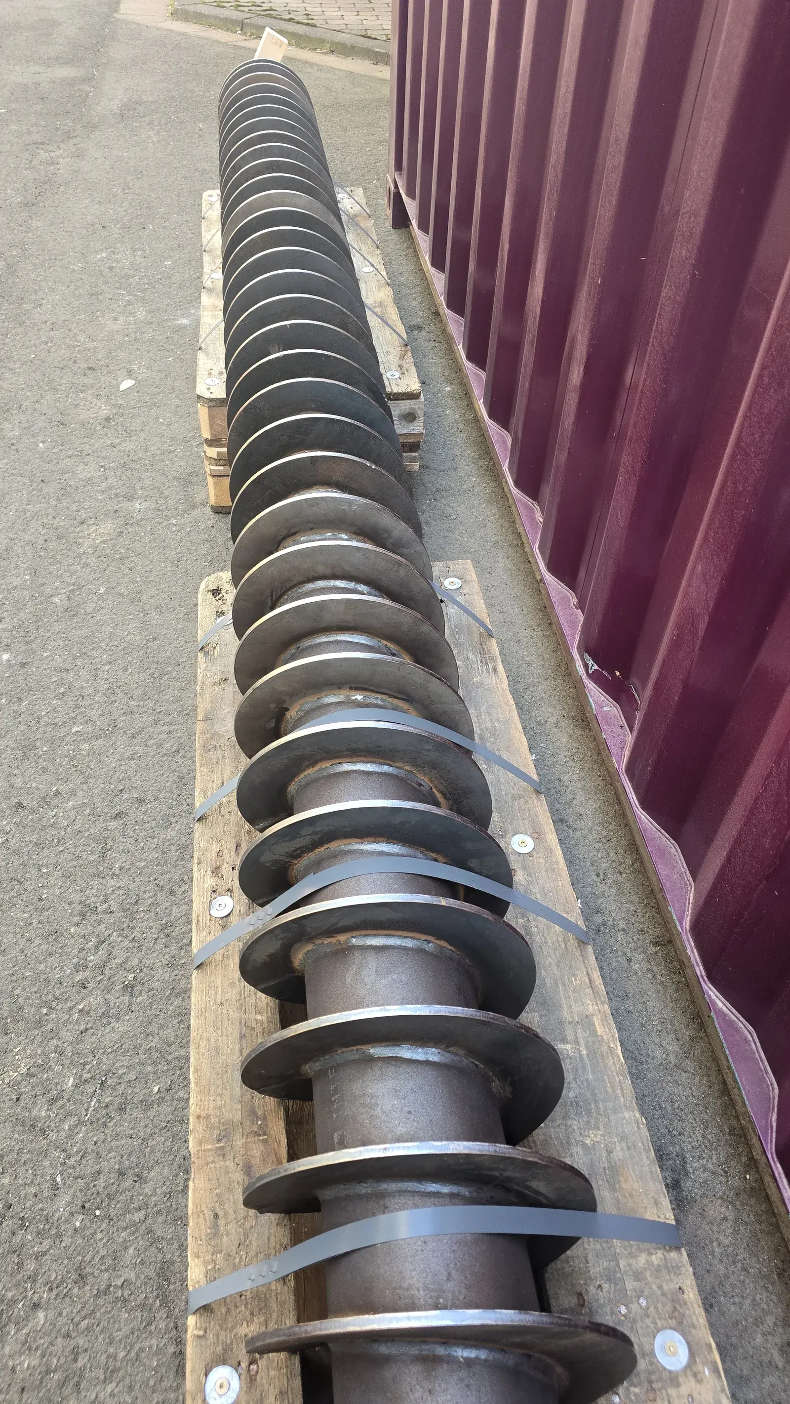 Screw shaft, made to the customer's specification