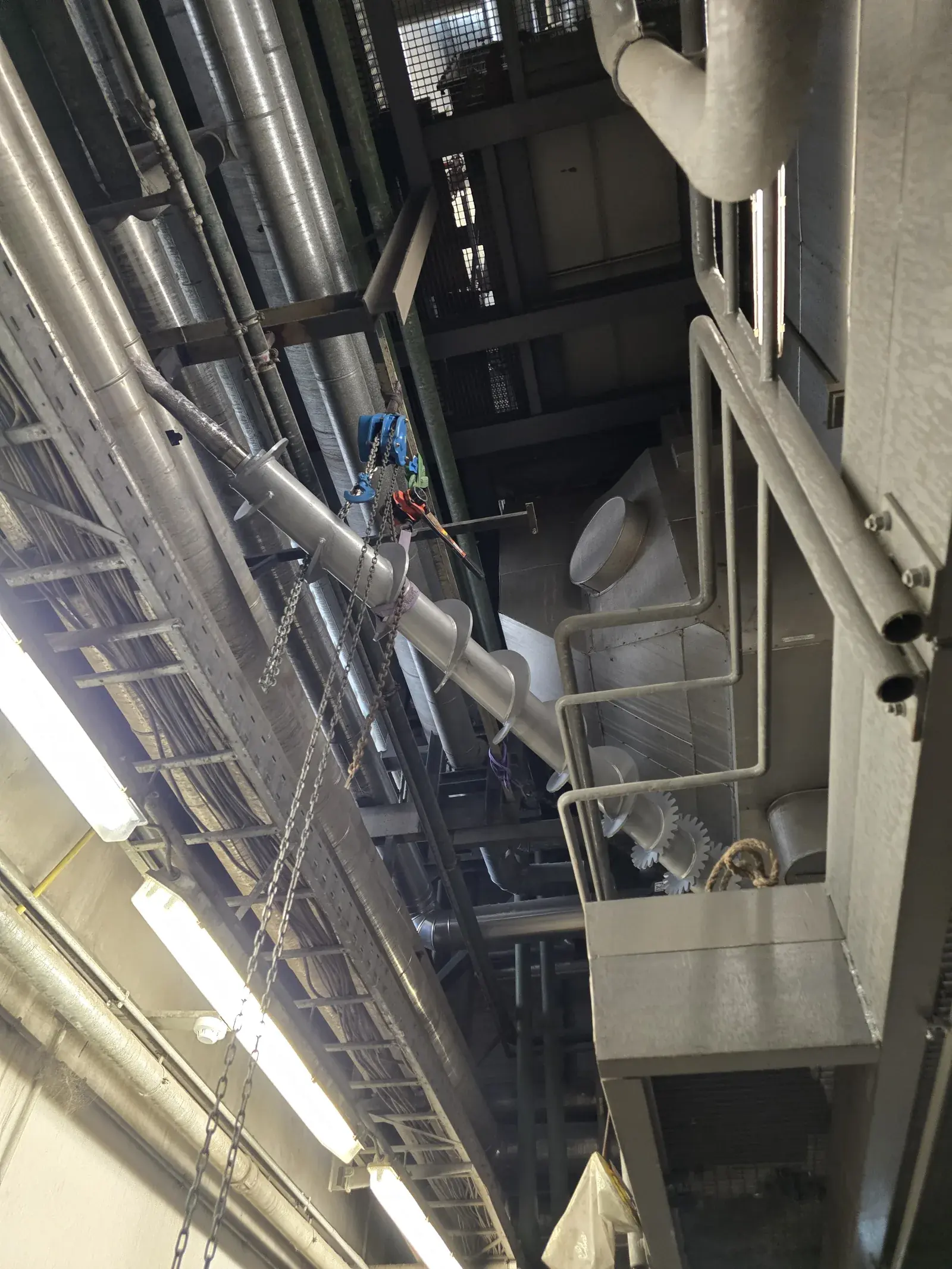 Screw shaft during trial assembly 2