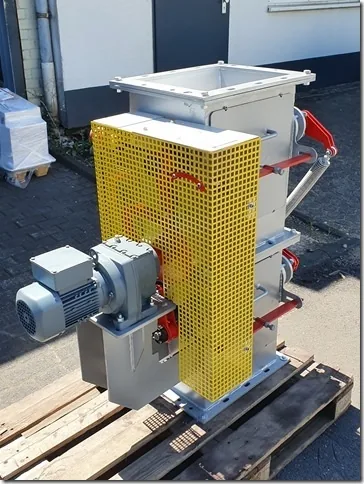 Double flap valve for a waste-to-energy plant